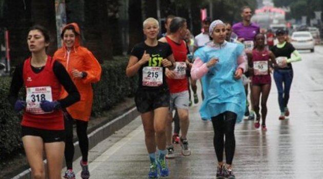 7. Uluslararası 5 Ocak Adana Kurtuluş Yarı Maratonu Ve Halk Koşusu Başladı