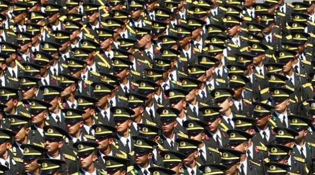 820 askeri personelin daha orduyla ilişiği kesildi