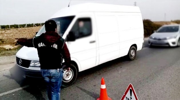 90 kilo esrarla yakalandı çocuklarını bahane etti