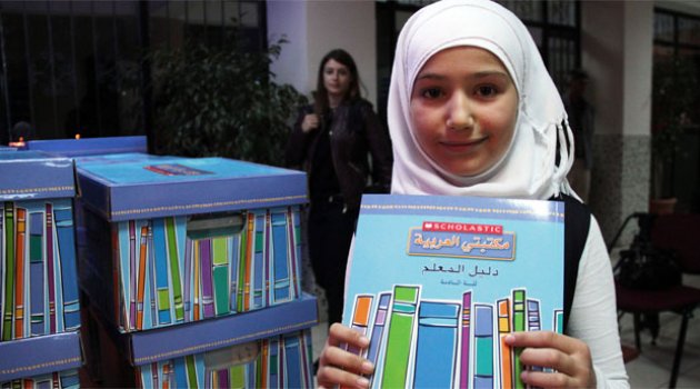 ABD Dışişleri Bakan Yardımcısı Suriyeli çocuklara kitap dağıttı