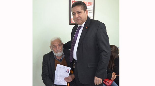 Abdulkadir dede çipli kimlik almaya geldi