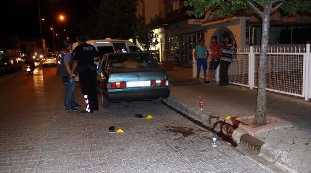 Ablasının sevgilisini bıçaklayarak öldürdü