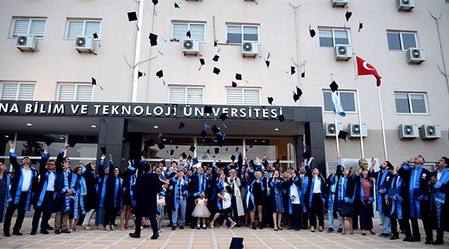 ABTÜ’de lisansüstü mezuniyet coşkusu