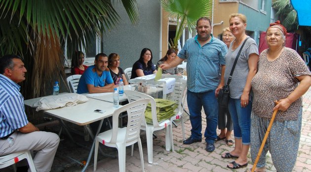 Açık havada oy kullandılar