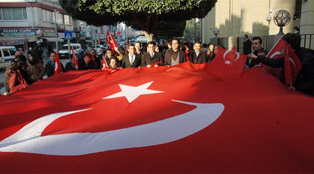 Adana Adliyesi çalışanları şehit cenazesine yürüyüş yaparak katıldı