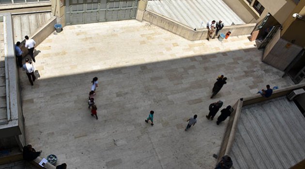 Adana Adliyesi kavga değil çocuklara oyun alanı oldu