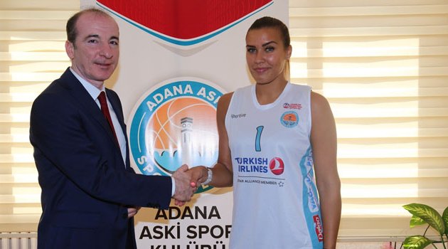 Adana ASKİ Spor’da Kamile Nacickaite resmi imzayı attı