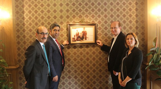Adana Baro tesislerine Atatürk fotoğrafı asıldı