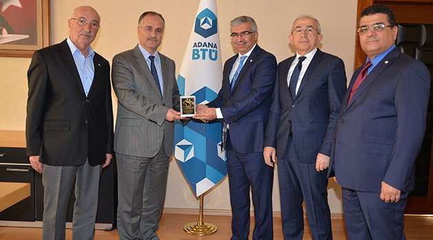 Adana BTÜ rektörüne Kızılay rozeti