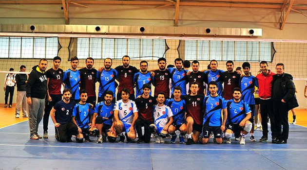 Adana BTÜ Voleybol Takımı üniversitelerarası turnuvada