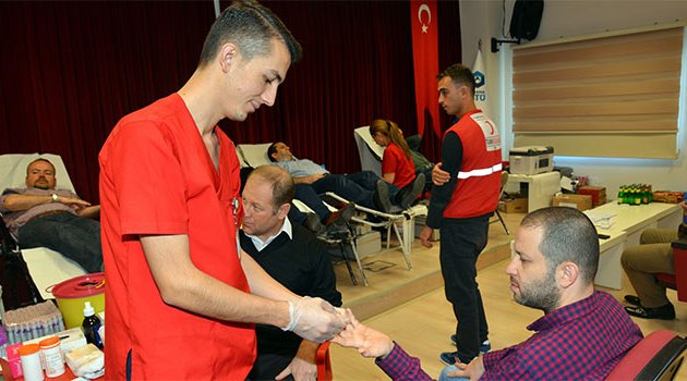 Adana BTÜ'den kan bağışı