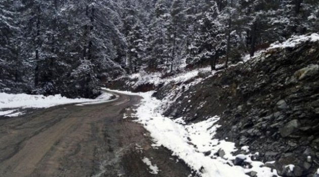 Adana Büyükşehir Belediyesi, Aladağ’da Cenaze Araçlarının Çamura Batmasına Açıklık Getirdi