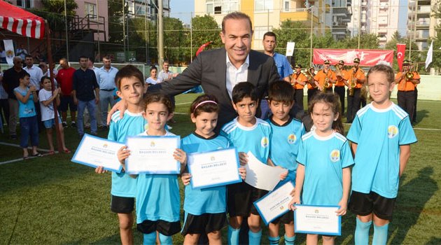 Adana Büyükşehir Belediyesi Futbol Okulları sezonu törenle kapattı