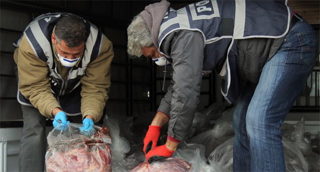Adana’da 1 Ton kaçak bozuk et imha edildi