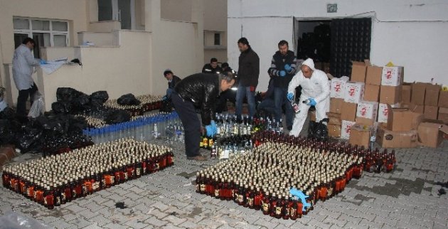 10 bin şişe sahte içki ele geçirildi