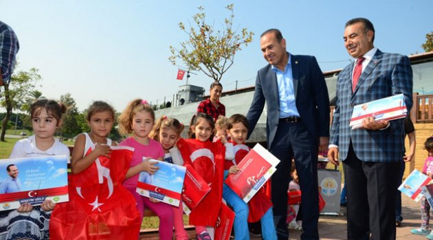 Adana’da 150 bin bayrak ve Gençliğe Hitabe metni dağıtılıyor