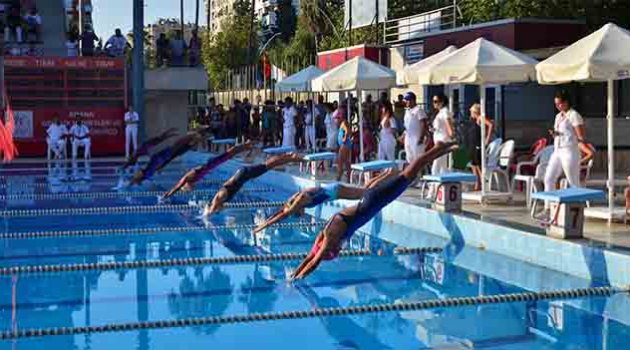 Adana’da 2015-2016 sezonu performans yüzme yarışları tamamlandı