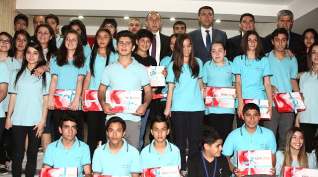 Adana’da 21 bin 812 öğrenci ve öğretmene tablet bilgisayar