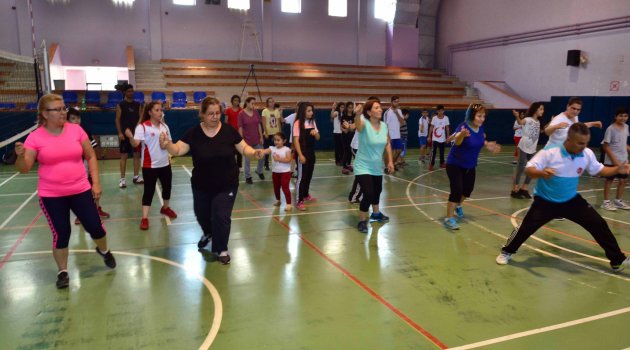 Adana’da “Ailemle Spor Yapıyorum Projesi”ne yoğun ilgi