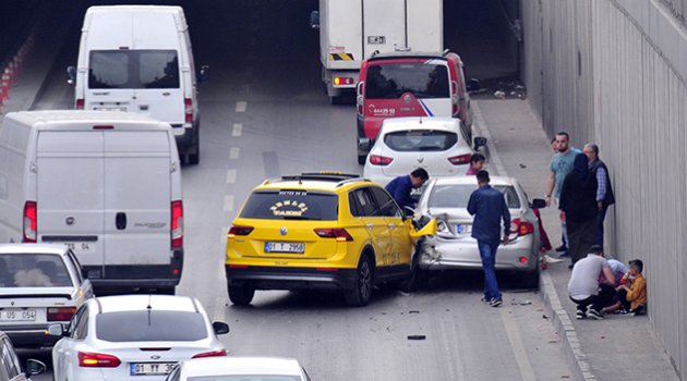 Adana’da alt geçitte korkutan kaza