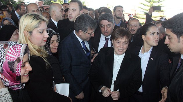 Adana’da bakan izdihamı