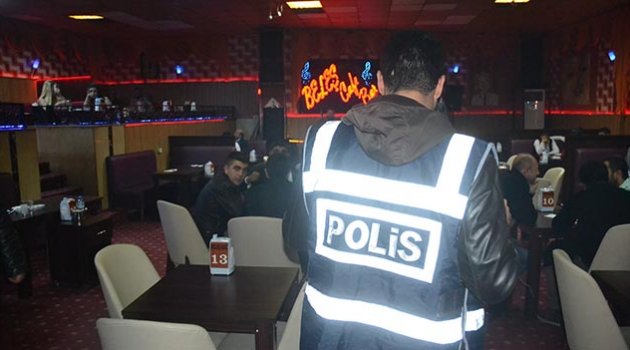 Adana’da, bar ve gece kulüplerine yönelik asayiş uygulaması hız kesmeden devam ediyor