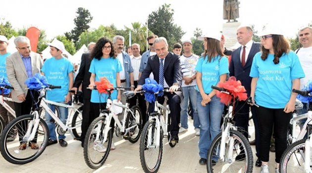 Adana’da bin 208 öğrenciye bisiklet dağıtıldı