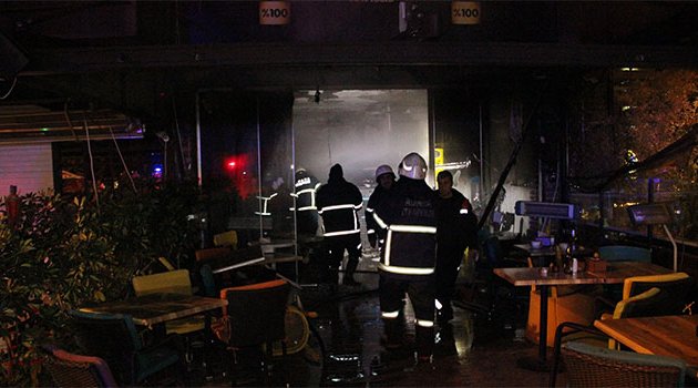 Adana’da bir cafe-bar yandı: 1 kişi dumandan etkilendi