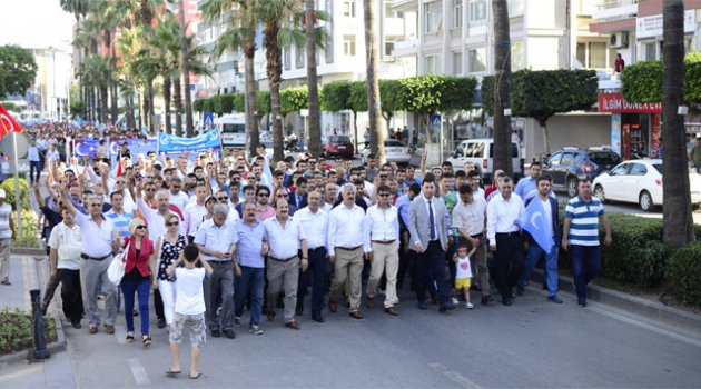 Adana’da Çin’e tepki yürüyüşü