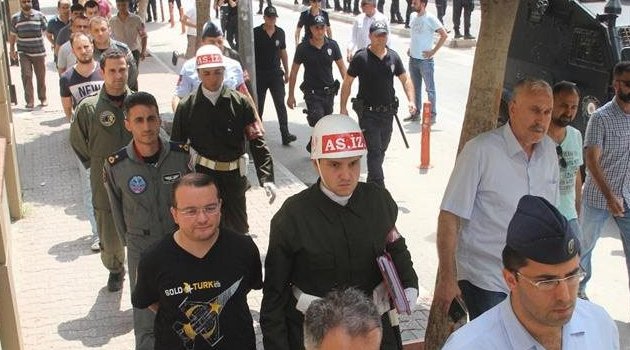 Adana’da darbe girişimine 12 tutuklama