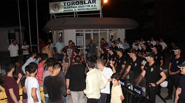 Adana’da elektrik kesintisi tepkisi
