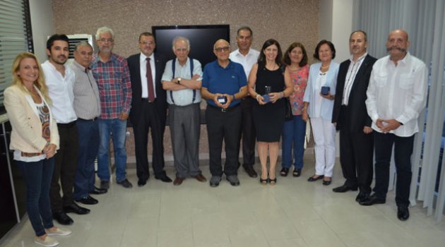 Adana’da emektar mimarlara plaket