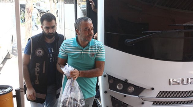 Adana’da FETÖ Operasyonunda Gözaltına Alınan 40 Polis Adliyeye Sevk Edildi