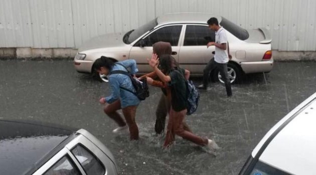 Adana’da fındık büyüklüğünde dolu yağdı