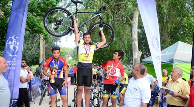 Adana’da Gençlik Kupası Bisiklet Yarışması