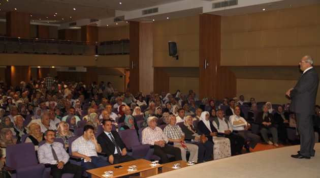 Adana’da Hacı Adaylarına Seminer