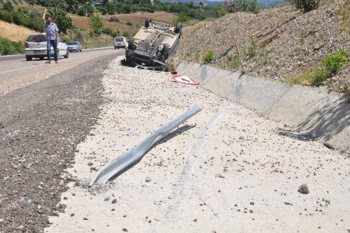 Adana’da kamyonet takla attı: 2 yaralı