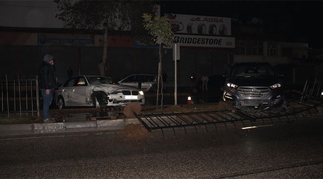 Adana’da maddi hasarlı zincirleme trafik kazası