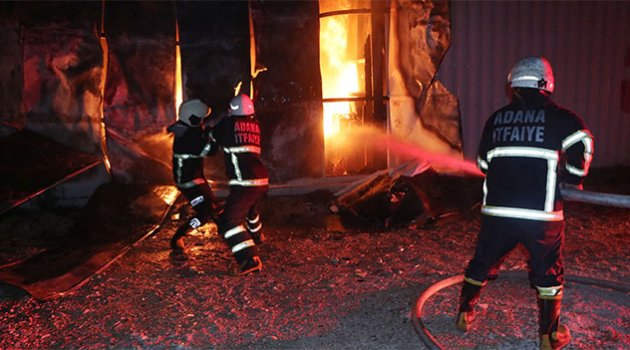 Adana’da mobilya atölyesinde korkutan yangın