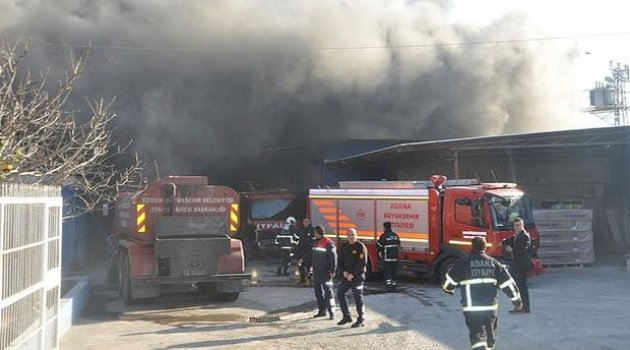 Adana’da Mobilya Fabrikasında Yangın