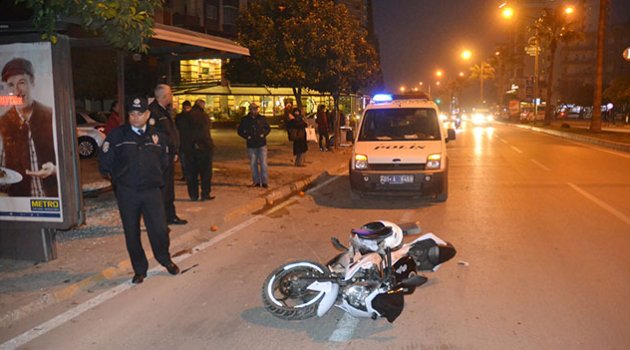 Adana’da motosiklet otobüs durağına daldı: 5 yaralı