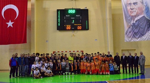Adana’da Okullararası Genç Erkekler Hentbol Müsabakaları