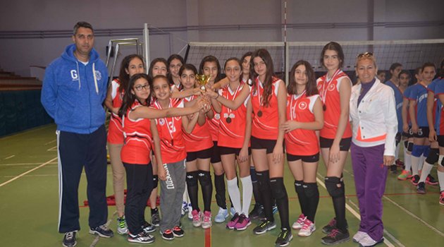 Adana’da Okullararası Küçük Kızlar Voleybol Müsabakaları