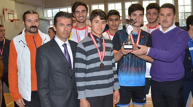Adana’da Okullarası Gençler Badminton Müsabakaları