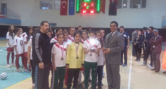 Adana’da Okullarası Yıldız Kızlar Futsal Müsabakaları