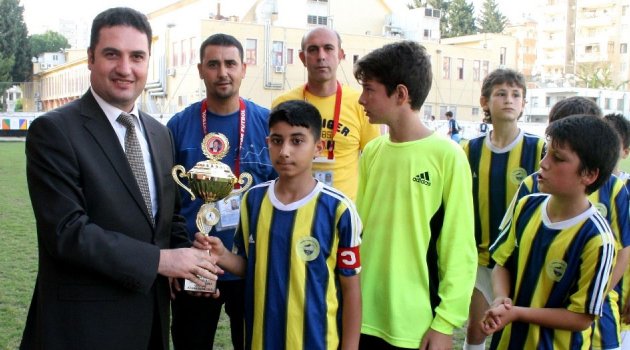 Adana’da “Orhan Saka U13 Futbol Turnuvası” sona erdi