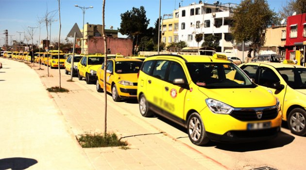 Adana’da taksicilerden eylem