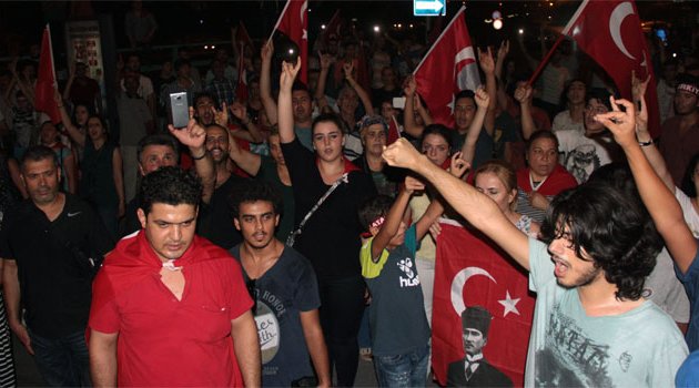Adana’da terör olayları geç saatlere kadar protesto edildi