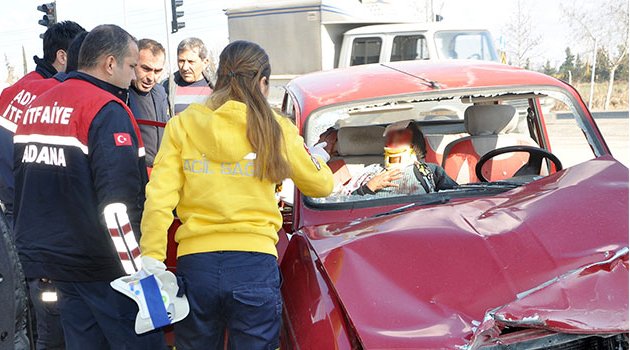 Adana’da trafik kazası: 2’si ağır 3 yaralı