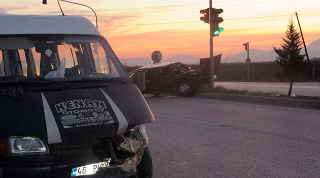 Adana’da trafik kazası: 2’si çocuk, 4 yaralı